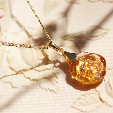 Rakuten - 『日和の薔薇』 ガラスアクセサリー ネックレス・ペンダント 立体造形タイプ