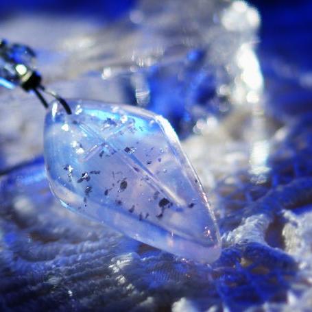 『雪のプリマヴェーラ』 ガラスアクセサリー ネックレス・ペンダント 四角・多角・星タイプ