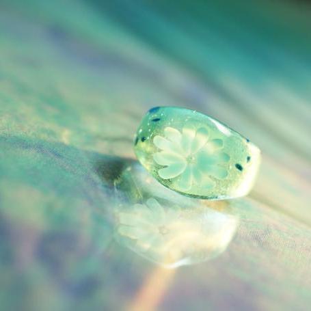 Rakuten - 『優しさの水中花』 ガラスアクセサリー リング・指輪 ノーマルタイプ