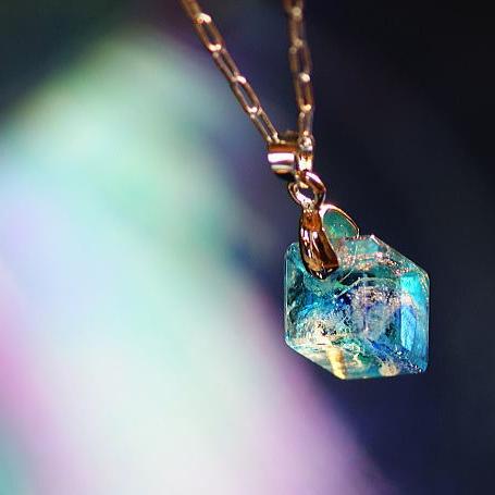 Rakuten - 『Blue of different dimension.』 ガラスアクセサリー ネックレス ペンダント トップ 立体造形タイプ