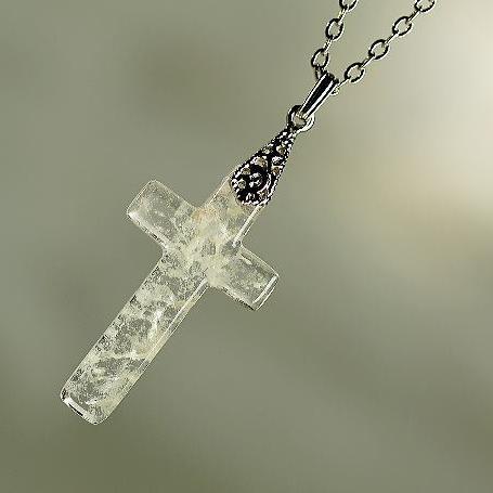 Rakuten - 『雪明かりのCROSS』 ガラスアクセサリー ネックレス・ペンダント クロスタイプ