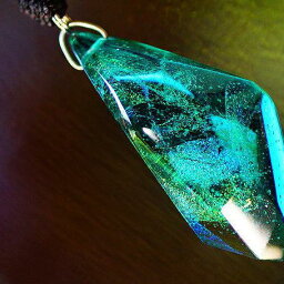 『藍玉のかけら』 ガラスアクセサリー ネックレス・ペンダント 立体造形タイプ