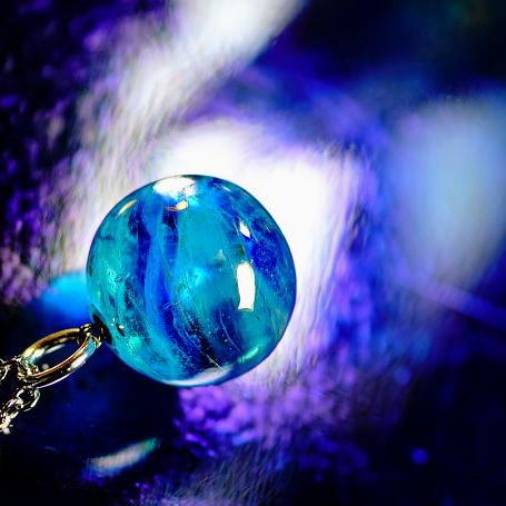 Rakuten - 『Blue marble sphere』 ガラスアクセサリー ネックレス・ペンダント 立体造形タイプ ガラスジュエリー ギフト プレゼント