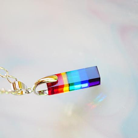 Rakuten - 『Rainbow pillar』 ガラスアクセサリー ネックレス・ペンダント 立体造形タイプ