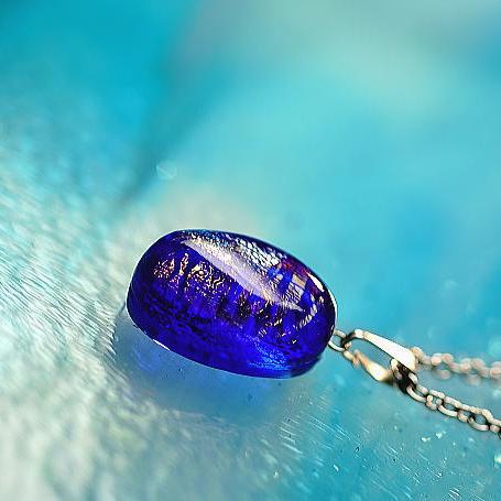 『Blue shiny jewel』 ガラスアクセサリー ネックレス・ペンダント 円・楕円・ドロップタイプ