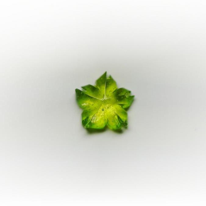 Rakuten - 『瑠璃の一輪桜・春風 003(ラメ)★ペンダント、ピアス・イヤリング、リングなどに仕立ててお届けします♪』 ガラスアクセサリー ネックレス・ペンダント ダイカット(平面造形)タイプ