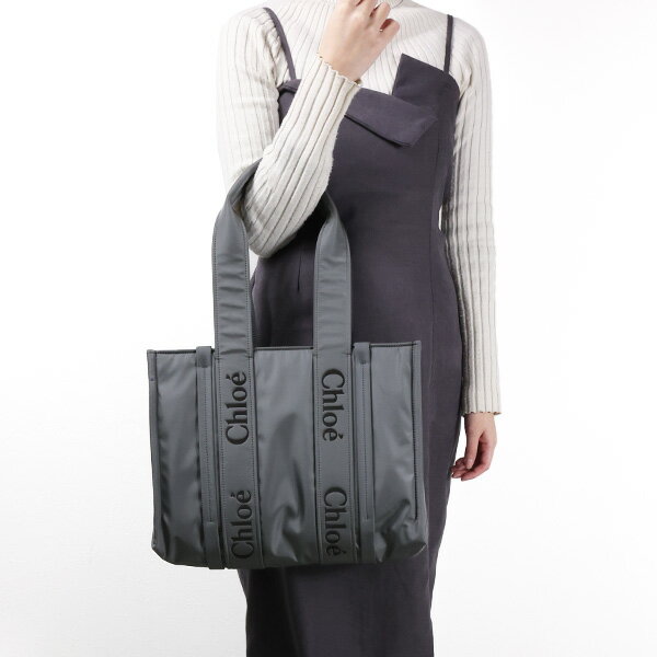 クロエ 通勤用・ビジネスバッグ レディース Chloe クロエ WOODY MEDIUM TOTE BAG CHC23WS383L41 トートバッグ ウッディ ミディアム 鞄 A4収納可能 通勤 通学 ナイロン ロゴ レディース