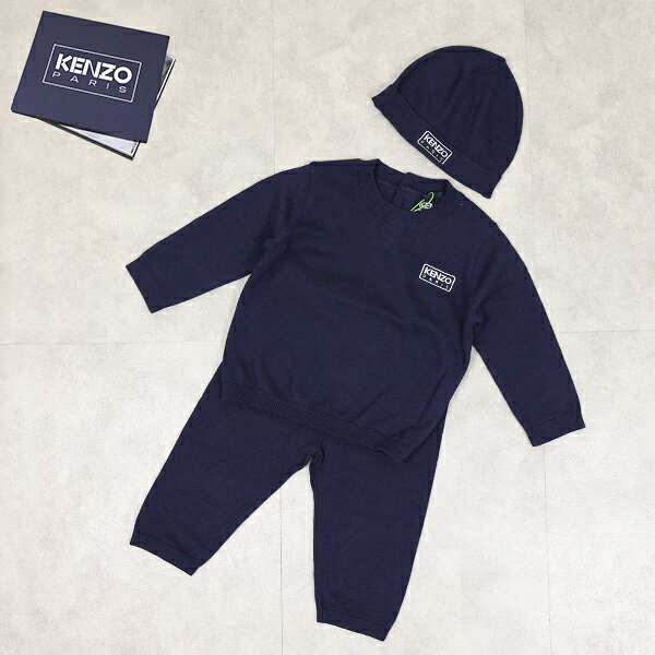 タグ #KENZO #キッズ・ベビー／アパレル お買物について-必ずお読みください (新しいウインドウで開きます) ボーイズ ガールズKENZO ケンゾー ベビー ギフトセット Knit Gift Set K60077 男の子 女の子 ニットセットアップ 3点セット 商品説明 長袖トップス、パンツ、ビーニーの3点が揃ったベビー用ニットセットアップ。 すべて同素材で仕立てられており、セットで着用するだけでお出かけのトータルコーディネートが完成します。 トップスとビーニーにあしらったロゴ刺繍が、シンプルなデザインにさりげないアクセントを添えています。 ブランド名 KENZO（ケンゾー） 色・柄 Navy ：ネイビー サイズについて サイズ 【12M】 （トップス）着丈 30.5cm×肩幅 23.5cm×胸囲 57cm×袖丈 25cm （パンツ）ウエスト 42cm×股上 17.5cm×股下 20cm×わたり幅 15cm （ビーニー）約 縦 15cm×横 18cm 【18M】 （トップス）着丈 31cm×肩幅 23.5cm×胸囲 60cm×袖丈 27cm （パンツ）ウエスト 43cm×股上 18cm×股下 23.5cm×わたり幅 15cm （ビーニー）約 縦 16cm×横 19cm 素材 コットン95%、カシミヤ5% 付属品 箱 注意事項 ※並行輸入品の為輸送時に出来た箱傷みが見られることがございますが、良品として販売しております。あらかじめご了承くださいませ。 ※当店で取り扱う海外ブランド品は全て並行輸入となり、海外基準による検品のため若干の後始末の粗さ、小さな汚れ、金具のくもり、キズシワ等が見受けられる場合がございます。これらの状態を気にされる方はご注文前にご検討いただき、ご了承の上ご注文いただきますようお願いします。 ※実際の商品になるべく近い色を再現しておりますが、ご覧になっているモニターの色の違いにより、実際の商品と色合いが異なる場合がございます。 ⇒ ギフトラッピングのご注文はこちらから