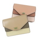 バイカラーとMKロゴが映えるカードホルダーです。 DESCRIPTION MICHAEL KORS（マイケル・コース） 商品名 FLAP CARD HOLDER フラップ カード ホルダー カードケース クレジットカードケース バイカラー レディース［32F8TF6D0T］ 色・柄 ・Oat / Trf / Mshr / 143 ：ベージュ系 ・Soft Pink / Fn / Dsrs / 644 ：ピンク系 サイズ 約H8cm×W10.7cm×D3cm ※上記はスタッフがメジャーで採寸したサイズとなり、若干の差異がある場合がございます。予めご了承ください。 サイズについて 素材 レザー 仕様 開閉：スナップ式 内側：ポケット×1 カード入れ×1 外側：オープンポケット×1 キーワードベージュ/ピンク/オールシーズン/エレガント/ガーリー/カジュアル/フェミニン/小銭入れなし/本革 注意事項 ・上質な天然皮革を使用している為、輸入時より目立たない程度の微細な傷、汚れ、スレ、シワなどの跡がついている場合がありますが、素材上の性質とご了承下さい。検品はしておりますが、革製品特有のシワやキズ等をお気になさる方はご遠慮ください。 ※当店で取り扱う海外ブランド品は全て並行輸入となり、海外基準による検品のため若干の後始末の粗さ、小さな汚れ、金具のくもり、キズシワ等が見受けられる場合がございます。これらの状態を気にされる方はご注文前にご検討いただき、ご了承の上ご注文いただきますようお願いします。 ※実際の商品になるべく近い色を再現しておりますが、ご覧になっているモニターの色の違いにより、実際の商品と色合いが異なる場合がございます。 タグ #MICHAEL KORS #財布・カード入れ お買物について-必ずお読みください (新しいウインドウで開きます)MICHAEL KORS マイケル・コース FLAP CARD HOLDER 32F8TF6D0T[フラップ カード ホルダー カードケース クレジットカードケース バイカラー レディース] MICHAEL KORS MICHAEL KORS マイケル・コース FLAP CARD HOLDER フラップ カード ホルダー カードケース クレジットカードケース バイカラー レディース 32F8TF6D0T 商品説明 バイカラーとMKロゴが映えるカードホルダーです。 ブランド名 MICHAEL KORS（マイケル・コース） 商品名 FLAP CARD HOLDER フラップ カード ホルダー カードケース クレジットカードケース バイカラー レディース ［32F8TF6D0T］ サイズについて 色・柄 ・Oat / Trf / Mshr / 143 ：ベージュ系 ・Soft Pink / Fn / Dsrs / 644 ：ピンク系 サイズ 約H8cm×W10.7cm×D3cm ※上記はスタッフがメジャーで採寸したサイズとなり、若干の差異がある場合がございます。予めご了承ください。 仕様 開閉：スナップ式 内側：ポケット×1 カード入れ×1 外側：オープンポケット×1 素材 レザー 注意事項 ・上質な天然皮革を使用している為、輸入時より目立たない程度の微細な傷、汚れ、スレ、シワなどの跡がついている場合がありますが、素材上の性質とご了承下さい。検品はしておりますが、革製品特有のシワやキズ等をお気になさる方はご遠慮ください。 ※当店で取り扱う海外ブランド品は全て並行輸入となり、海外基準による検品のため若干の後始末の粗さ、小さな汚れ、金具のくもり、キズシワ等が見受けられる場合がございます。これらの状態を気にされる方はご注文前にご検討いただき、ご了承の上ご注文いただきますようお願いします。 ※実際の商品になるべく近い色を再現しておりますが、ご覧になっているモニターの色の違いにより、実際の商品と色合いが異なる場合がございます。