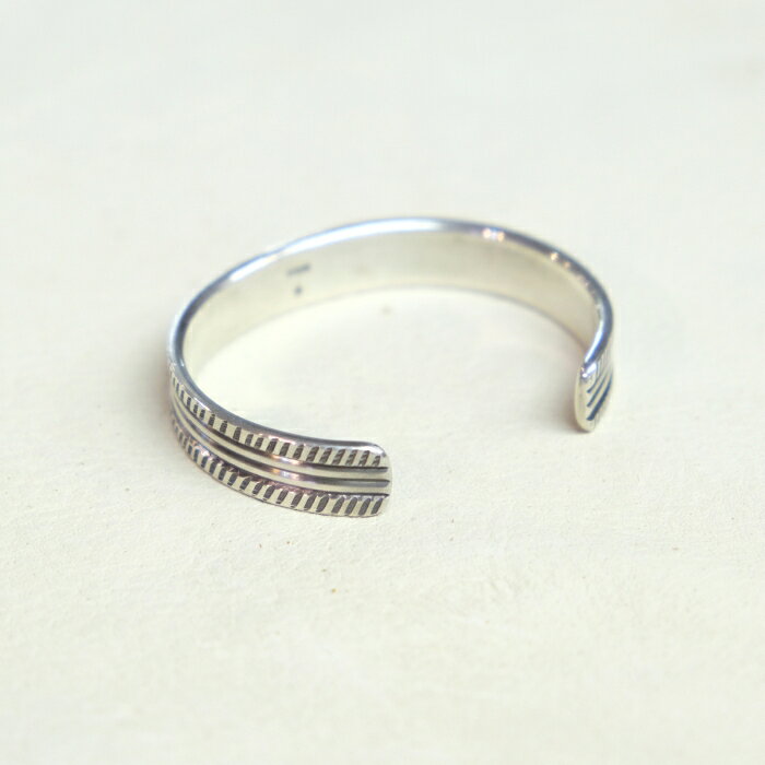 LAHAINAのSTAMP WORKS スタンプワークス【SWB-005】【Chisel Work Bangle】チゼルワークバングル アクセサリー SILVER925 ハンドメイド｜アングル3