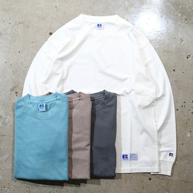 ■品番： 101263-017 ■素材： Cotton 100% ■商品： アメリカの大学キャンパス内で気軽に着用できるウェアをイメージし、オリジナルで開発したコットン100％の天竺生地を使用。 中厚手の素材は、1枚でもインナーとしても着やすく、季節を問わず通年で活躍します。 さらに、コーマ糸を使用することで、柔らかく滑らかなストレスフリーな着心地を実現しました。 SIZE(約) 肩幅 身幅 着丈 袖丈 S 49cm 52cm 68cm 60cm M 50cm 55cm 69cm 61cm L 53cm 57cm 71cm 62cm XL 55cm 59cm 73cm 63cm ※画像と商品の風合い、色が若干異なる場合もあります。 サイズも個体差がありますのでご了承下さい。