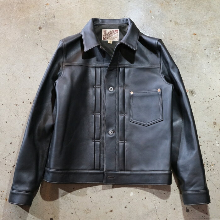■品番：FB-140-T ■品名：FADED HORSE WWII JEAN JACKET ■商品： ≪FADED HORSE≫ ドラムダイト内で革のみを低速回転させ、革同士を当てることで着込んだようなアタリを表現した素材。 新品時から下地の色が現れ、エイジングしたような風合いをを楽しめる。 厚み約1.4mm ■裏地： BODY：ORIGINAL COTTON & LINEN SLEEVE：NYLON ■商品： 柔らかく馴染みの良い新マテリアル、FADED HORSEを使用し製作された大戦モデルGジャンとなります。 フラップ無しの片ポケ・4つのフロントボタン・月桂樹ボタン・ポケットのリベットと再現されております。 裏地はY'2オリジナルのコットンxリネン素材で、吸収性、通気性に優れリネン特有のコシの強さ、耐久性にも秀でております。 肩幅 身幅 着丈 袖丈 36(S) 43cm 51cm 60cm 61cm 38(M) 45cm 52.5cm 62cm 62.5cm 40(L) 47cm 55cm 64cm 64cm 42(XL) 48.5cm 57cm 64cm 65cm 平置き計測です。レザーに厚みがあり、着用時は表記サイズより若干小さく感じる場合もございますので、あくまでもご参考程度にお願い致します。 ※画像と商品の風合い、色が若干異なる場合もあります。 入荷時期により裏地の風合いが若干異なる事もあります。 また各サイズも1商品ずつ若干異なる事もありますのでご了承下さい。 ※天然皮革を使用している為、若干のキズやスレ等が見られる場合がございます。 ご了承の程宜しくお願い致します。