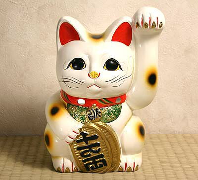 左手上げは「千客万来」。招き猫白左（中）
