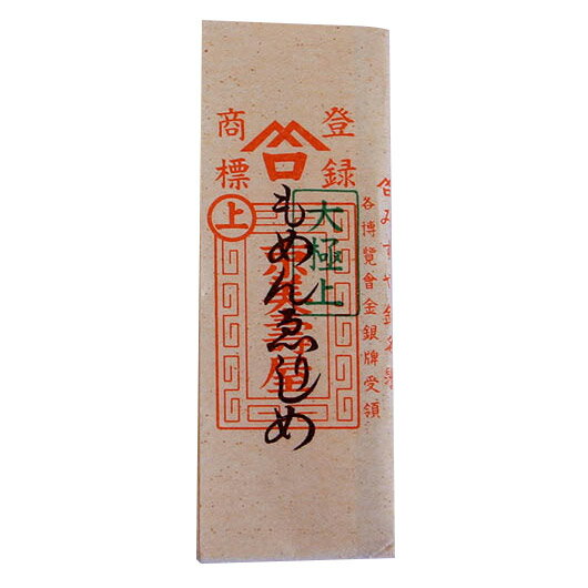 「みすや針」の　特徴 1.京都本みすや針の特徴 針先が細く、堅さと粘りがあり、針耳は大きく、糸切れしないよう糸通りも良く、全国の主な仕立て屋さんでも古くから愛用されます。 明治から精魂こめた針・裁縫用品を次代に受け継いできた匠の名品です。 2.もめん針の特徴 もめんをはじめリネン、ウールなど張りのある厚手の生地に適しています。生地の厚みにもたえ、長い時間の縫い物でも楽ですよ。十分な太さと粘りのあるみすや針ですから、指の負担も和らぎます。 3.洋裁・和裁　手縫いのお裁縫が好きな方へ 手芸が好きなおばあちゃんやお母さんへのプレゼントにも喜んでいただけます。縫物やちょっとした仕立てが好きなお友達への誕生日プレゼント（バースデーギフト）に。母の日、父の日、敬老の日などの贈り物、海外の方への日本のお土産にも。 お裁縫箱にセットすると、オリジナルのソーイングセットとしてお使いいただけます。 「みすや針」の　規格・その他 セット内容 1包（木綿針25本） サイズ 太さ0.76mm 長さ54.5mm 針穴の形 丸穴 その他 ★ラッピング無料 ★メール便可 ▼同梱にオススメのお裁縫道具はこちら▼ ◇目的にあった針が見つかる「みすや針」はコチラ ◇針で迷ったらこれ「みすや針詰め合わせ」はコチラ ◇和裁・洋裁にも「待ち針」はコチラ ◇にぎり鋏・裁ち鋏など「鋏」はコチラ すぐにお裁縫を始めたい人にオススメ！ 「京都発 老舗のお裁縫揃い 14点セット」はこちら●○●○●○●○●○●○●○●○●○●○●○●○●○●○● 京都本みすや針の特徴 針先が細く、堅さと粘りがあり、針耳は大きく、 糸切れしないよう糸通りも良く、 全国の主な仕立て屋さんでも古くから愛用される。 明治から精魂こめた針・裁縫用品を次代に受け継いできた匠の名品。 もめん針の特徴 もめんをはじめリネン、ウールなど張りのある厚手の生地に適しています。 生地の厚みにもたえ、長い時間の縫い物でも楽ですよ。 十分な太さと粘りのあるみすや針ですから、指の負担も和らぎます。 ●○●○●○●○●○●○●○●○●○●○●○●○●○●○●