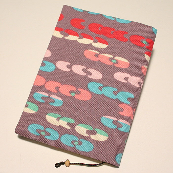 ブックカバー 文庫本サイズ 「C パープル」 文庫判 A6サイズ 本 カバー 読書 しおり付き 長さ調節 綿 布製 和風 和柄 日本製 可愛い