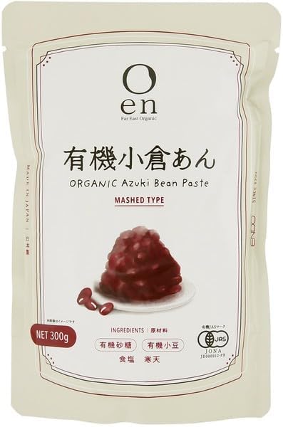 有機小豆と有機砂糖を使用して作った、有機JAS認定の小倉あんです。 甘さを控えた低糖度タイプで、小豆の風味を楽しみやすく仕上げています。 パンに塗ったり、お餅や白玉に添えたり、どら焼きやあんぱんなどの和菓子作りにもおすすめです。 そのまま楽しむのはもちろん、アイスクリームやヨーグルトなどのトッピングにも。 ご家庭で手軽に和スイーツを楽しめる便利な小倉あんです。 有機JAS認定の素材にこだわった、使いやすい300g入り。 お好みの食べ方で、有機小豆の風味をお楽しみください。