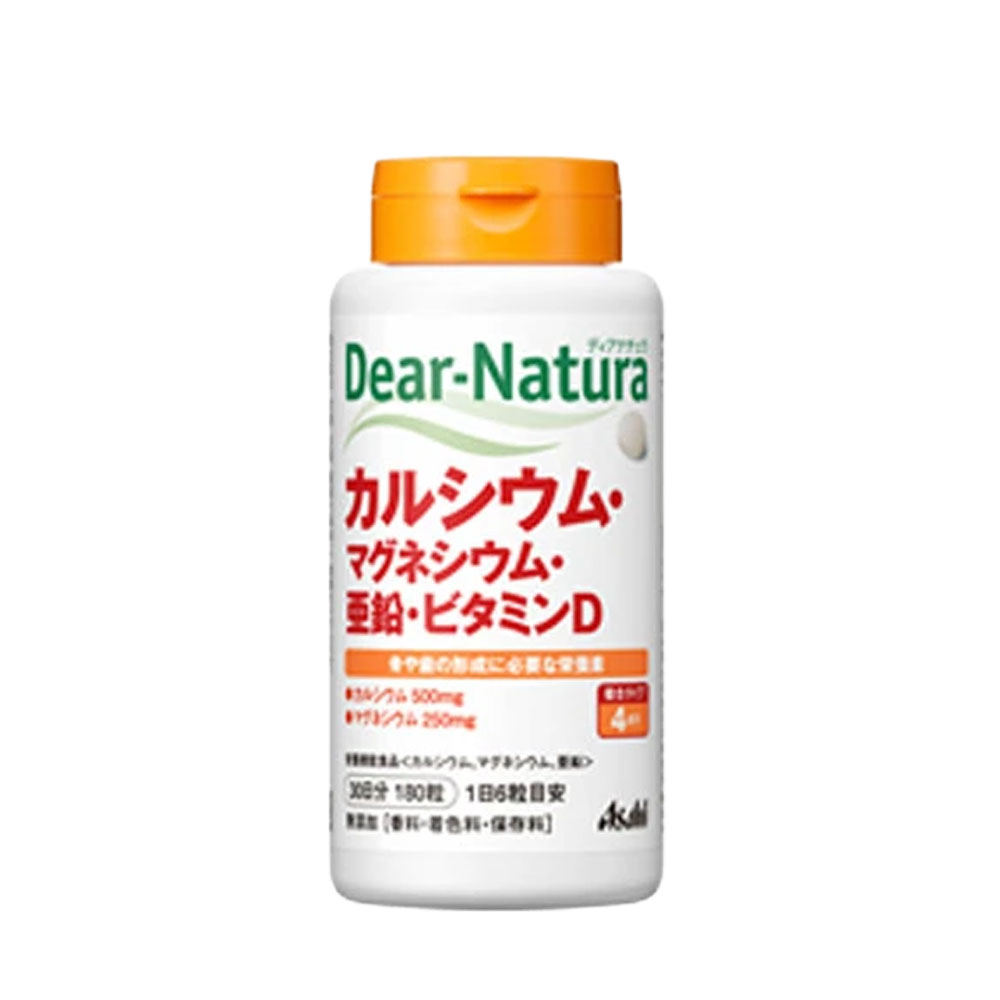 不足しがちなミネラルとビタミンを、まとめて手軽に。 ディアナチュラ の「カルシウム・マグネシウム・亜鉛・ビタミンD」は、毎日の健康をサポートする栄養機能食品です。 カルシウム、マグネシウム、亜鉛、ビタミンDをバランスよく配合。 食生活の偏りが気になる方や、毎日の健康維持を意識している方におすすめです。 ＜カルシウム＞ 骨や歯の形成に必要な栄養素です。 ＜マグネシウム＞ 多くの体内酵素の正常な働きやエネルギー産生を助け、血液循環を正常に保つのに必要な栄養素です。 また、骨や歯の形成にも必要な栄養素です。 ＜亜鉛＞ 味覚を正常に保つのに必要な栄養素です。 さらに、たんぱく質・核酸の代謝に関与し、皮膚や粘膜の健康維持を助けます。 ＜ビタミンD＞ カルシウムの吸収をサポートし、健康維持に役立ちます。 毎日の食事だけでは不足しがちな栄養素を効率よく補給。 健康習慣を続けたい方にぴったりのサプリメントです。 こんな方におすすめです。 ・食事のバランスが気になる方 ・海藻類不足が気になる方 ・魚不足を感じる方 ・乳製品不足が気になる方 ・毎日の元気をサポートしたい方