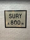 5237 SURY 800m 陸上 看板 サイズ1m x 80cm 大判 ブリキ看板 ファイバー素材 アメリカ 広告 壁掛け インテリア 装飾 インダストリアル...