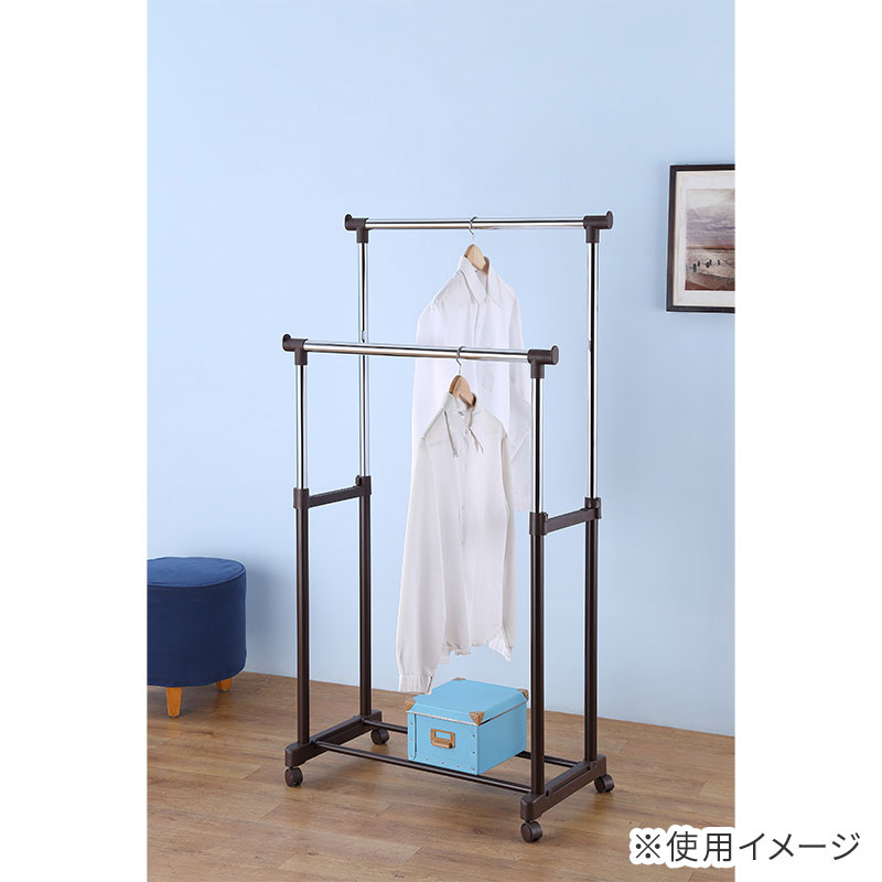 仕様 サイズ:約幅80×奥43×高89.5~152cm 重量:(約)3.5kg 色:ブラウン 生産地:台湾 全体耐荷重:20kg※耐荷重は測定値であり、保証値ではありません。 型番:VC−HRW 商品説明 ワンタッチレバーで高さ調節ができるダブルハンガー。 パイプ1本当たり耐荷重10kg、合計20kg。 移動に便利なキャスター付き。 ※品質向上のため予告なく仕様を変更する場合がございます。パッケージのリニューアル等につき、商品画像が異なる場合がございます。商品画像の色合いは、画像処理上、若干異なる場合がございます。 こちらの商品は、ホームセンタームサシ、ビバホームのプライベートブランド（PB）商品です。