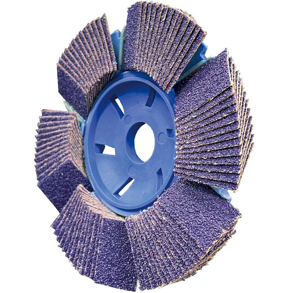 仕様 用途:鉄、ステンレスなどの一般金属の研削/研磨加工全般や、熱に弱い材料の研削のほか、アルミなど目づまりしやすいワークの研磨などに サイズ(外径×穴径×厚さ):φ100×φ15×φ15mm 砥材:アルミナ、粒度:#60 最高使用回転数:13000min-1 対応素材:(最適)ステンレス、(適)鉄/チタン、(可)樹脂 基盤のスポイラー&フィン構造 研磨布のブロックタイプ 製品重量(g) 81 商品説明 鉄、ステンレスなどの一般金属の研削/研磨加工全般や、熱に弱い材料の研削のほか、アルミなど目づまりしやすいワークの研磨などにご利用いただくディスクグラインダー用のディスクペーパーです。 回転によって基盤の隙間から空気が流れ込み、摩擦熱を抑えます。 スポイラー&フィンにより、空気抵抗をコントロールすることで研磨作業の負担が軽減します。 研磨布がブロックタイプになっており、自生作用が極めて優れているため目づまりがなく、高い研削力を持っています。 ※品質向上のため予告なく仕様を変更する場合がございます。パッケージのリニューアル等につき、商品画像が異なる場合がございます。商品画像の色合いは、画像処理上、若干異なる場合がございます。