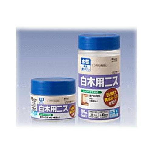 ※画像は代表画像となります。予めご了承下さい。 特長 塗装を感じさせない、落ち着いたつやけし仕上げ 紫外線をカットし、白木の日焼けや黄ばみを長期間防止します。 ニス仕上げ独特の厚みやつやがなく、塗装を感じさせない落ち着いたつやけし乳白色に仕上がります。 手あか、汚れも中性洗剤で簡単に拭き取ることができます。 シックハウスに対応したF☆☆☆☆のニスです 用途 柱、鴨居など屋内の白木 ※以下の場所には不適です。 ・床、テーブル天面、高級家具、吸い込みのない素材 　（プリント合板・デコラ板など） ・UV塗装やセラミック塗装をしたもの ・常に水がかかる所 乾燥時間 約1時間（気温20℃）　冬期：約2時間 塗り重ねるときは2時間以上（気温20℃） 冬期：約4時間以上 塗り面積（2回塗り標準面積） 容量 塗り面積 塗り面積（タタミ換算） 300ml 2.1〜3m2 約1.6枚分 うすめ液 水（塗料の粘度が高く塗りにくい時は5％以内でうすめてください。） 使い終えたハケや用具などは水で洗えます。 販売者 株式会社カンペハピオ ※詳しくはメーカーページにてご確認ください。 ※品質向上のため予告無く仕様を変更する場合がございます。 ※商品画像の色合いは、画像処理上　若干異なる場合がございます。予めご了承下さい。 ※パッケージリニューアル等につき、商品画像が異なる場合がございます。予めご了承下さい。