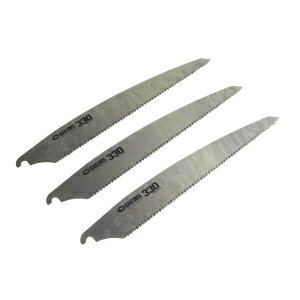 ブランド名 バクマ 商品名 BAKUMA[バクマ工業]　替刃式鋸　SG-330　仮枠330　替刃　3枚入　 特徴 ・衝撃焼入れを施してありますので、耐久性に優れ、シャープな切れ味を長時間保てます。 ・刃の取替えがワンタッチで出来ます。 仕様 ・用途：太物一般木材・合板・集成材・竹・硬木などの横挽き用 ・のこ板厚：0.9mm ・刃渡り：330mm ・切り幅：1.25mm±0.05 ・刃先処理：衝撃焼入 ・替刃：ゴムハンドルSG-330・木柄バクマソー仮枠330の本体に共通して使用可能 ・入り数：3枚 ・注意：木材以外の材質の切断には使用しないでください。切断中にひねったり、こじったりしないでください。刃が折れる恐れがあります。釘やニップスなどの異物のささった木材の切断はさけてください。刃部を露出したまま保管しないでください。 製品サイズ(mm) 縦x横x高さ：- 製品重量(g) - パッケージサイズ(mm) 縦x横x高さ：415×75×5 　 パッケージ重量(g) 348 　 発売元 バクマ工業株式会社 ※品質向上のため予告無く仕様を変更する場合がございます。 ※商品画像の色合いは、画像処理上　若干異なる場合がございます。予めご了承下さい。 ※パッケージリニューアル等につき、商品画像が異なる場合がございます。予めご了承下さい。