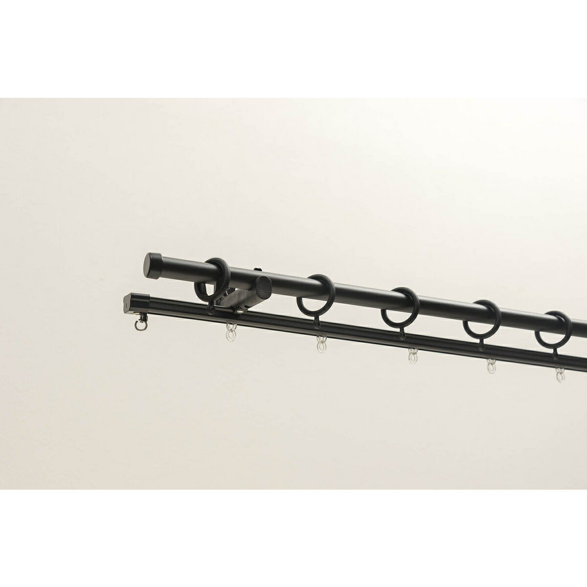 【4月25日限定！最大100％ポイントバック】フルネス アイアンレール ビストロ カーテンレール マットブラック 1.1-2.0m伸縮 ダブルタイプ I7765 【メーカー直送・代引不可・置配不可・配送地域限定】(3.0)