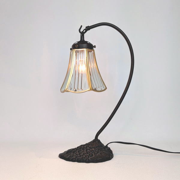 ■商品情報 灯具サイズ　 約W13xD22xH39cm シェードサイズ 約W13.5cmxH14cm 電球 40W（最大）X1灯・口金サイズE17 材質 ガラス(シェード)・スチール(灯具) ■イメージキーワードフロアライト　フロアランプ　...