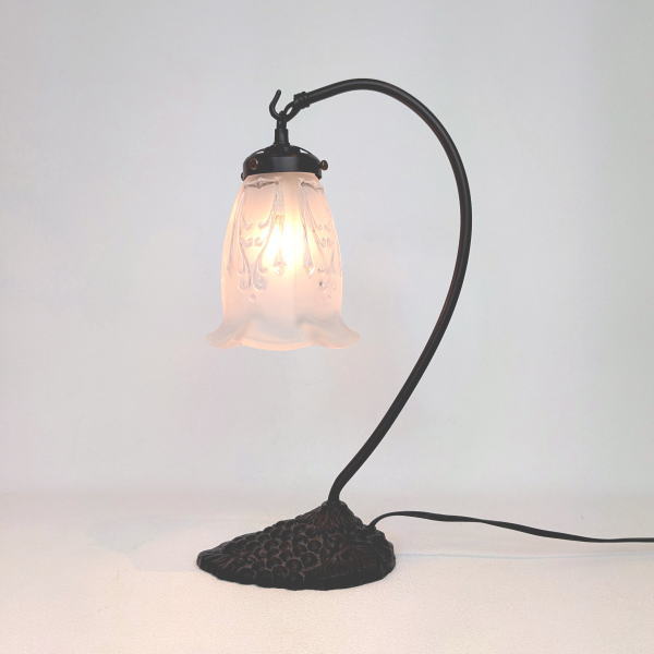 ■商品情報 灯具サイズ　 約W13xD22xH39cm シェードサイズ 約W12.5mxH15cm 電球 40W（最大）X1灯・口金サイズE17 材質 ガラス(シェード)・スチール(灯具) ■イメージキーワードフロアライト　フロアランプ　テ...