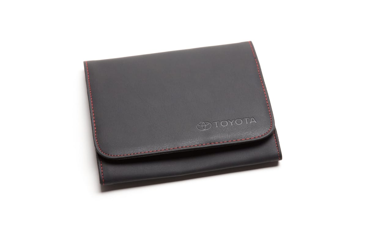TOYOTA 北米車検証入れ オーナーズドキュメントケース A5サイズ ブラック合皮（シボ） 赤ステッチ