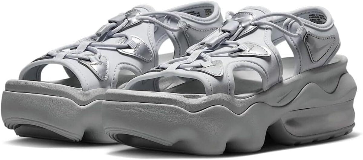 [ナイキ] エア マックス ココ サンダル SE W AIR MAX KOKO SANDAL SE ピュアプラチナム/メタリックシルバー/ウルフグレー/ピュアプラチナム HJ9651-001