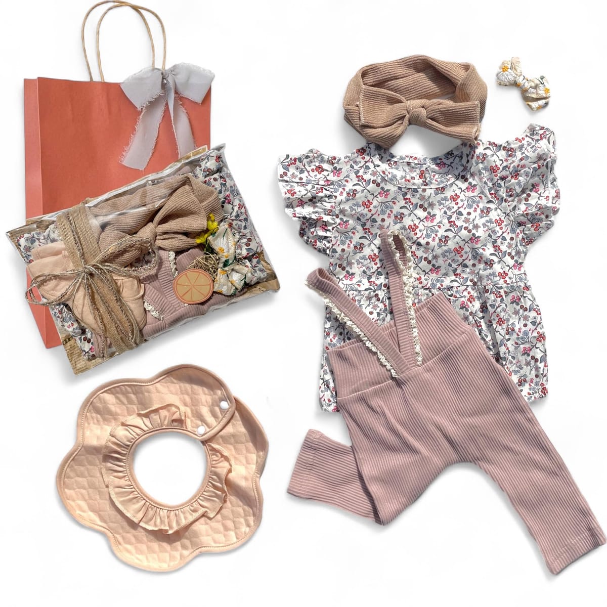 [mic.an] 出産祝い 女の子 ベビー服 70 セット スタイ ロンパース ラッピング 手提げ袋付き ミックアン