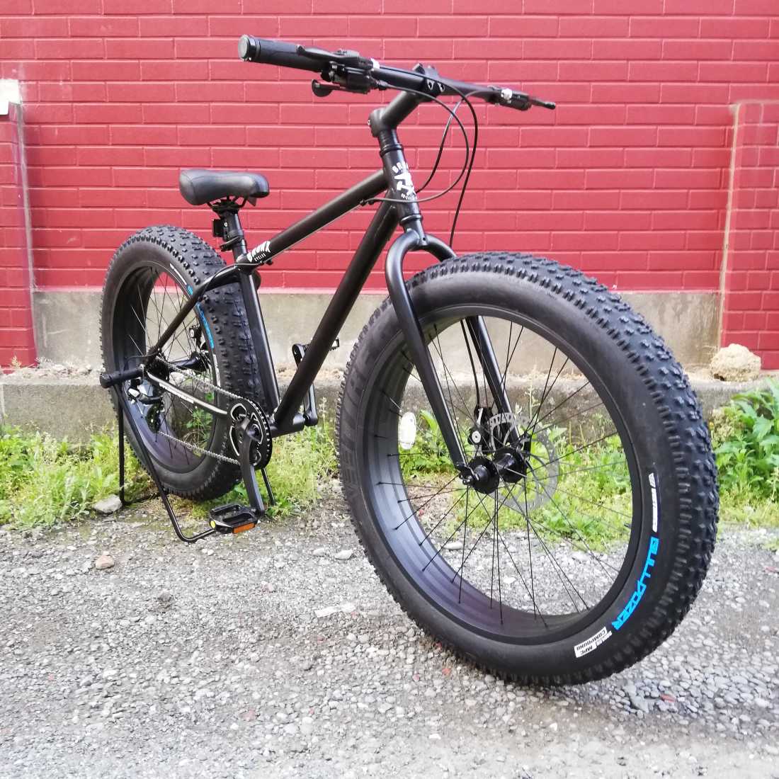 自転車は店舗 鵠沼海岸店 受取で送料無料 自転車 Bronx 26bronx Trx マットブラック ブラックリム ブロンクス ファットバイク レインボー ビーチクルーザー レディース メンズ マウンテンバイク 欲しいの 通学 通勤 軽量 26インチ おしゃれ 8段変速 極太タイヤ