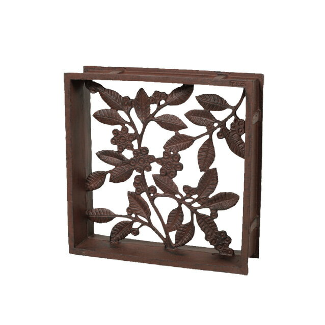 商品サイズ：W385×H385×D100 材質：アルミ鋳物 フィックスフェンスはロートアイアンのテクスチャーを 忠実に表現したアルミ鋳物製のフェンス。 アルミ鋳物ですので、鉄のように錆で 壁を汚す心配はありません。 お庭や外構の壁を素敵に演...