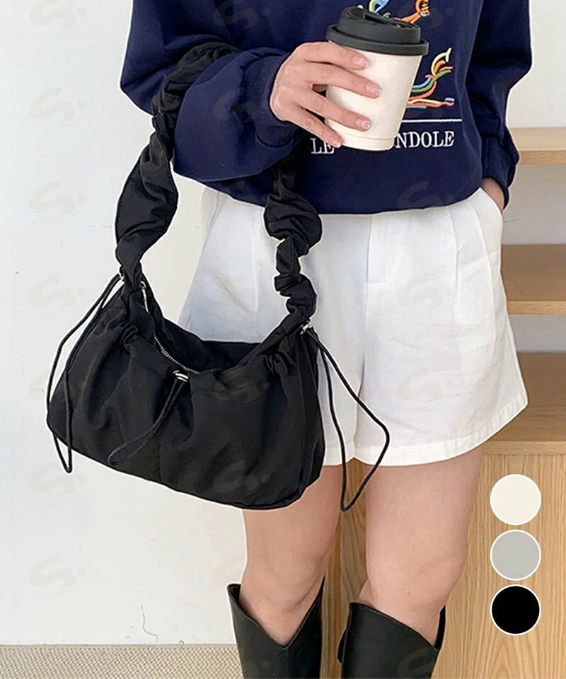 ■商品の特徴レディース 手提げかばん ショルダーバッグ 無地 ワンショルダー ギャザー シンプル 大人 可愛い カジュアル 通勤通学ショルダー部分のギャザーが可愛いらしいアクセントに ショルダーの長さを調節することで、ハンドバッグとしても斜め掛けバッグとしても使える2WAY仕様 前ポケットはスマホや小物を手軽に取り出せる便利なデザイン チャック付きで中身が落ちない デイリーに活躍するコンパクトなサイズ感■詳細説明素材：ナイロン+ポリエステルカラー：ブラック/グレー/ベージュ サイズ： 高さ:約15cm 上横幅:約25cm 底横幅:約24cm マチ:約5.5cm ショルダー:約63-93cm（調節可能、取り外し不可） ■収納について ・A4対応（22×31cm)：× ・ipadmini対応（19.6×13.5×0.7cm)：× ・長財布（10×20cm）：〇 ・二つ折り財布:〇 ・キーケース:〇 ・ペットボトル横向き（500ml）：〇 ・ペットボトル縦向き（500ml）：× 重さ：約142g 裏地：あり 内ポケット：あり 生産国：中国■その他説明※すべて平置きサイズです（採寸方法違いより、多少の誤差がございますので、ご了承ください）。 ※海外輸入品のため、商品の細部仕様は多少異なる場合がございます。予めご了承の上、ご注文お願い致します。