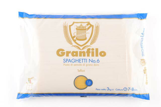 【Granfilo】（グランフィーロ）「偉大な糸」を意味するGranfilo（グランフィーロ）。原料段階から厳しく管理されたデュラム小麦のセモリナと、豊富で良質な水から作られるスパゲッティは、アルデンテが効いた食感が特徴です。低温で長時間をかけて乾燥させることで、アルデンテで茹で上げた時に、適度なコシと心地よい食感が楽しめます。ソースを選ばず万能で、幅広くお使いいただけます。太さ　1．6mmゆで時間　7〜8分名称スパゲッティ原産国イタリア原材料デュラム小麦のセモリナ内容量3kg保存方法高温・多湿を避けて保存して下さい賞味期限商品に記載輸入元モンテ物産（株）配送方法常温発送[ 配送・送料についてはこちら ]