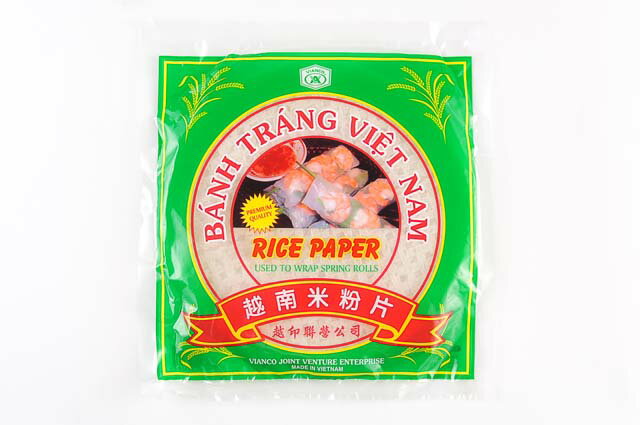 ベトナムの在来種「トナム米」から作ったライスペーパーは、お米特有の風味が豊かで薄くて破れにくいのが特徴です。 生春巻きや揚げ春巻きの材料としてお使いください。 また、現地ではおかずと野菜、ハーブをライスペーパーで一緒に巻き、お好みのディッピングソースにつけて食べたりします。 名称ライスペーパー　DM22原産国ベトナム原材料タピオカでん粉、米粉、食塩内容量250g保存方法直射日光、高温多湿の場所を避けて保存賞味期限商品に記載輸入元(株)ドーバーフィールド　ファーイースト配送方法常温発送[ 配送・送料についてはこちら ]