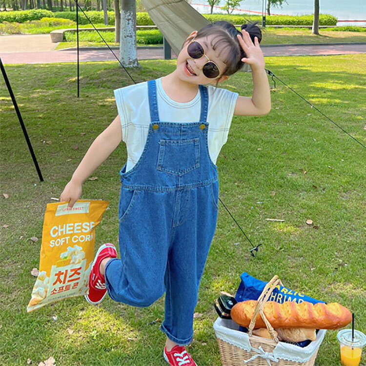 lanmanyaの韓国子供服 サロペット デニムオーバーオール キッズ 女の子 男の子 デニムサロペット つなぎ デニムパンツ ジーンズ 子ども服 ベビー ジュニア ボトムス カジュアル 可愛い おしゃれ お洒落 無地 通園 通学 旅行 お出かけ 兄弟 姉妹 双子 90/100/110/120/130/140/150cm｜アングル3