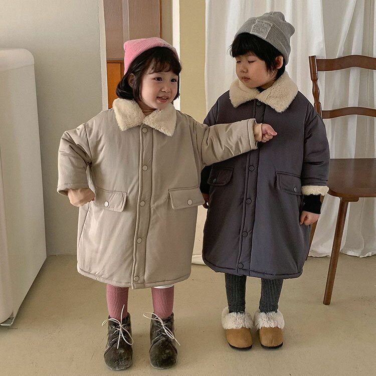 lanmanyaの送料無料 子供服 ムートンコート 裏ボア 中綿ダウンジャケット アウター ロングコート 防寒 裏起毛 厚手 女の子 男の子 キッズ おしゃれ カジュアル ゆったり あったか トップス ことも服 通学 ジュニア服 秋冬 2色 80cm 90cm 100cm 110cm 120cm 130cm 140cm 150cm｜アングル3