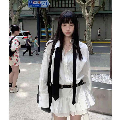 シャツワンピース ショート丈 かわいい アメリカ ホット ガール 三日月形の 白い ウエストの シャツ スカート 女性 2025 春秋 フリル 取り外し 可能 ショート シャツワンピース ショート丈 かわいい アメリカ ホット ガール 三日月形の 白い ウエストの シャツ スカート 女性 2025 春秋 フリル 取り外し 可能 ショート