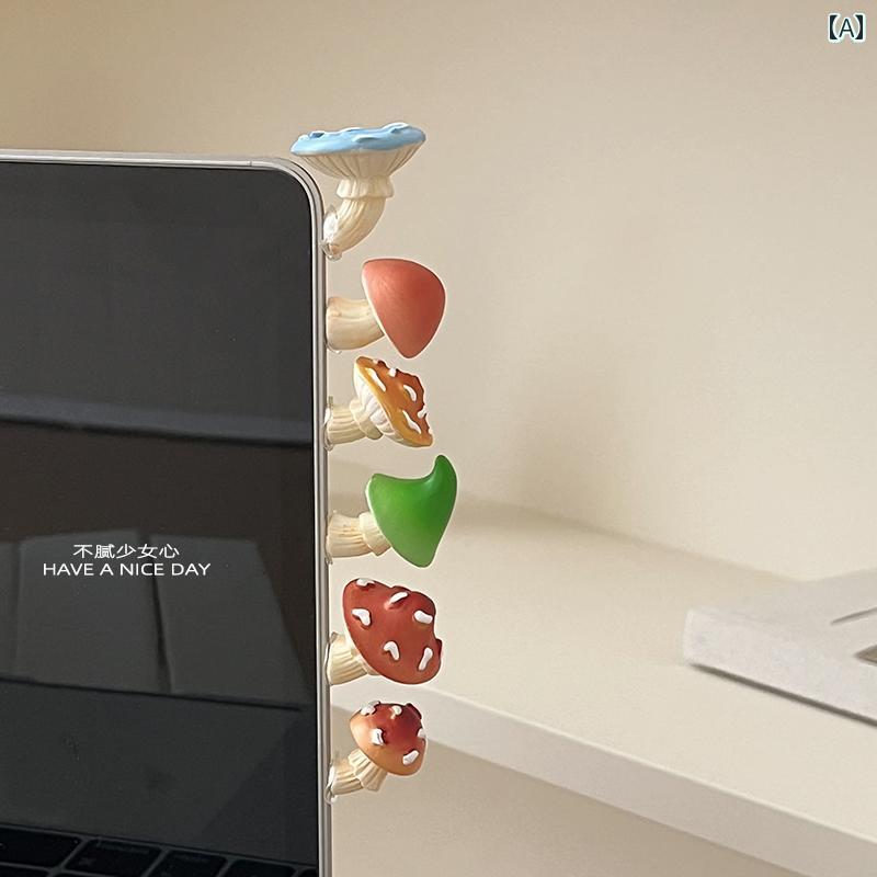 韓国っぽ 雑貨 アクセサリー パソコンが キノコを 生やしてしまいました リラックス する のに 最適な 方法です。 オフィスの デスクに パソコン 画面を 飾って できる 相棒に しましょう。(4)