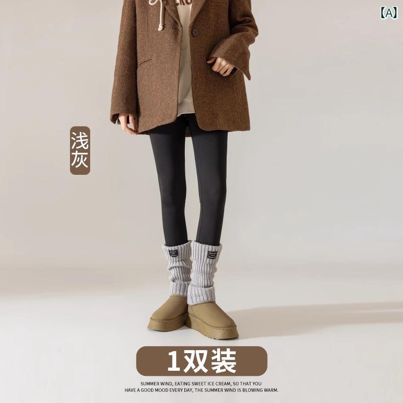 レディースソックス 秋冬用 ウォリアー グレーの スラウチ ソックス。 スノーブーツ ニットの レッグウォーマー 厚手で 暖かい 韓国 ロング ソックスと 合わせています。