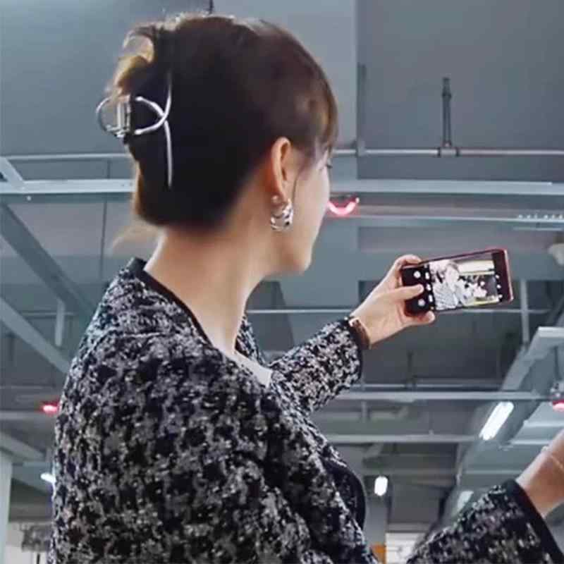 Other - ヘアクリップ 女性用 シルバー 金属 アップスタイル 後頭部用 髪留め ヘアアクセサリー シンプル スタイリッシュ 日常使い 軽量 耐久性