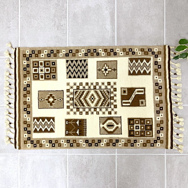 【送料無料】ハンドメイド絨毯 インド SAL 62cmx97cm ベージュ タイル ラグ カーペット マット 絨毯 ウール100% 高品質 おしゃれ 玄関マット シャル