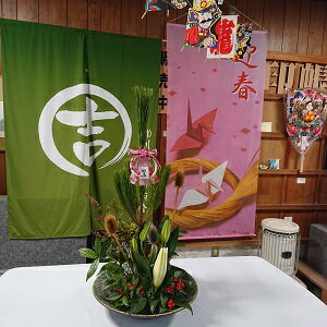 水引小町 撫子 komachi-33 しめ縄飾り 車用 小ぶり リース 正月飾り 注連縄 しめ飾り 高さ15cm 幅14cm 初春 新年 おしゃれ 可愛い 白 純白 真っ白 かわいい 水引アレンジ 木下水引 玄関 車 神棚 メール便送料無料