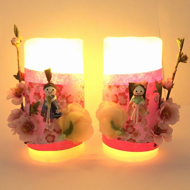 LEDキャンドル 2個セット ひなまつり 初節句 お祝い 桃の節句 親王飾り 雛人形 男雛 女雛 デザイン ギフト ぼんぼり 雪洞 贈答 贈り物 お雛様 お内裏様 ひな飾り 造花 オリジナル 電池式 リモコン タイマー 明るさ調節 自動消灯 モード選択 高さ15cm
