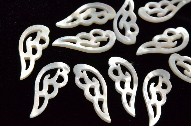 天使の羽　ホワイトシェル　24x10mm　粒売り アクセサリー _T441