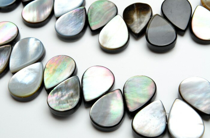 【連売り】ブラックシェル（黒蝶貝） ペアシェイプ横穴　10x14mm　 1連（約38cm）天然石 パワーストーン ビーズ パーツ _R5347-10