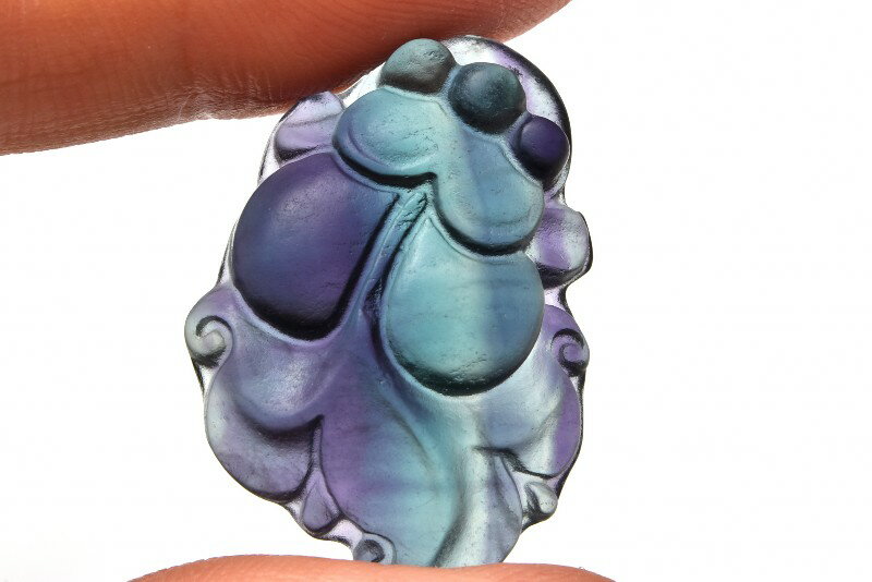 金魚 フローライト　28.5x20mm　彫刻品 穴あき マットタイプ アクセサリー _PR2986