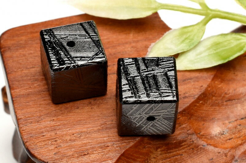 ギベオン　8mm　ブラック キューブ型 一粒売り ビーズ アクセサリー _T623-8 高品質アイテム